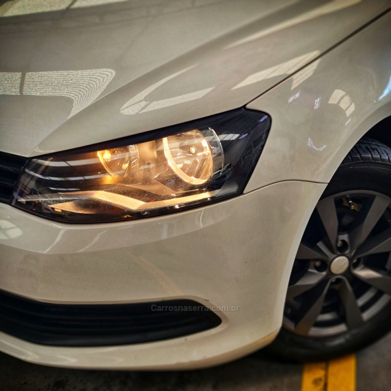 VOYAGE 1.0 MI 8V FLEX 4P MANUAL - 2013 - CAXIAS DO SUL