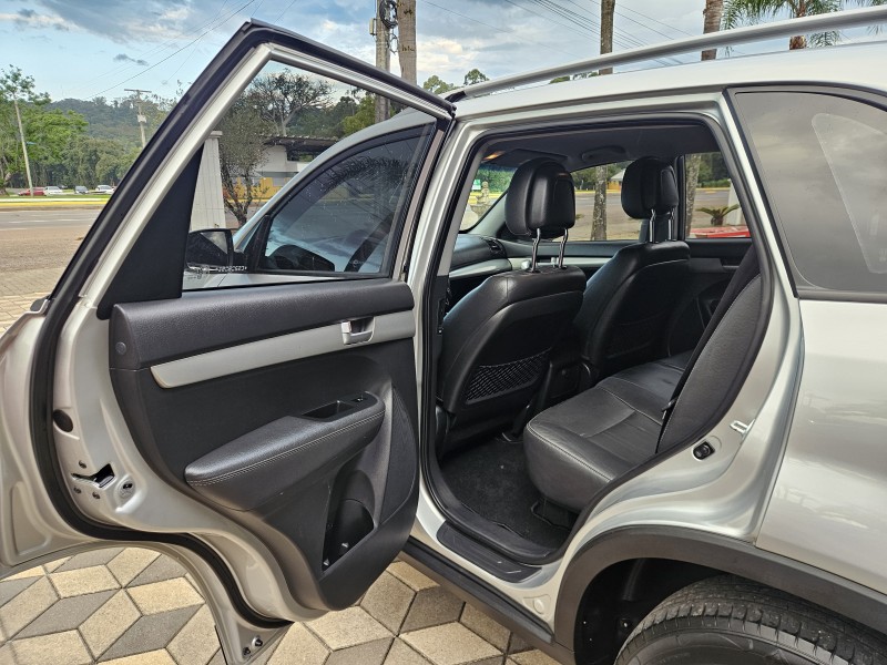 SORENTO 2.4 EX2 4X2 16V GASOLINA 4P AUTOMÁTICO - 2012 - BOM PRINCíPIO