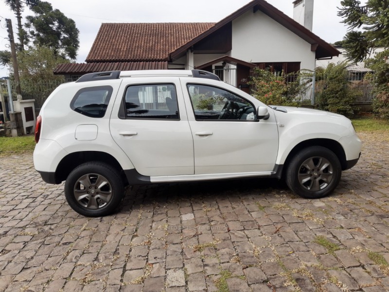 DUSTER 1.6 DYNAMIQUE 4X2 16V FLEX 4P MANUAL - 2018 - CANELA