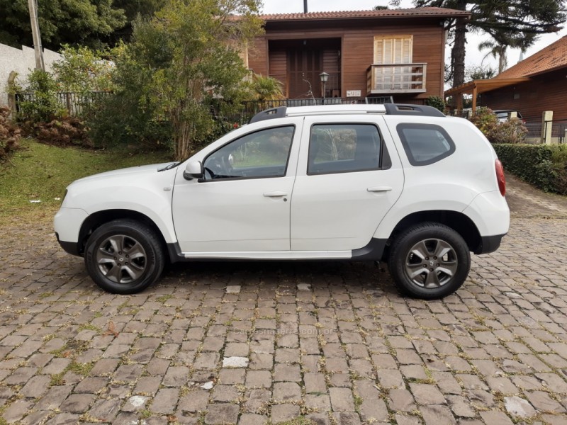 DUSTER 1.6 DYNAMIQUE 4X2 16V FLEX 4P MANUAL - 2018 - CANELA
