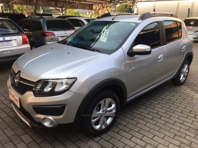SANDERO 1.6 STEPWAY 8V FLEX 4P MANUAL 2016 FELIZ Carros na Serra