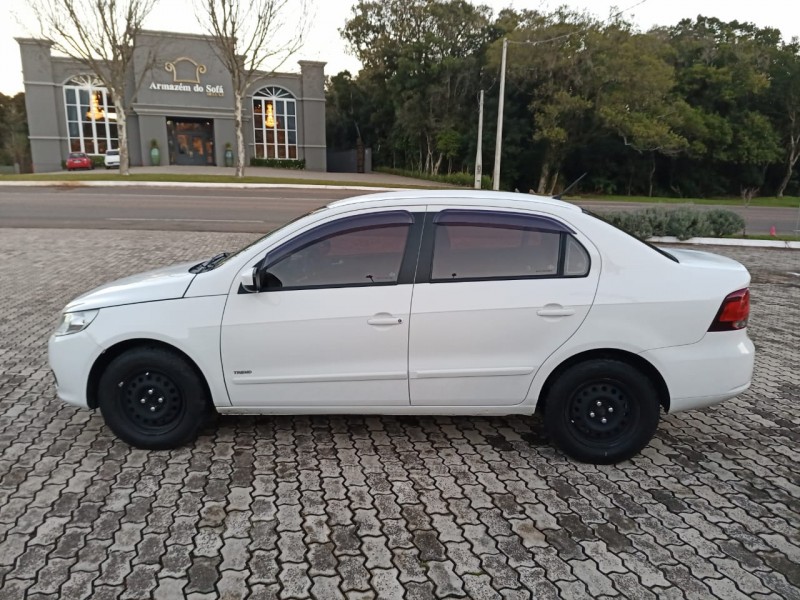 VOYAGE 1.0 MI TRENDLINE 8V FLEX 4P MANUAL - 2011 - MORRO REUTER