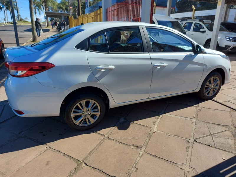 yaris 1.5 xl sedan 16v flex 4p automatico 2022 dois irmaos