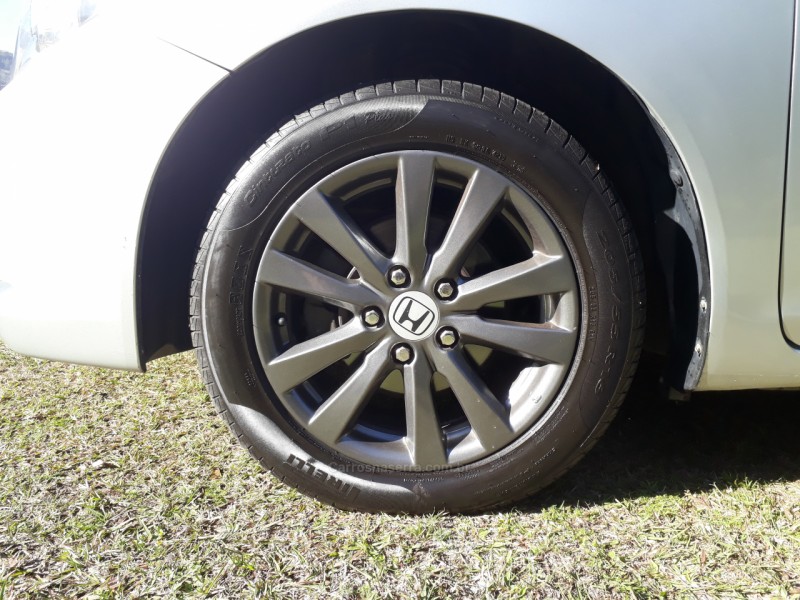 CIVIC 1.8 LXS 16V FLEX 4P AUTOMÁTICO - 2015 - TRêS COROAS