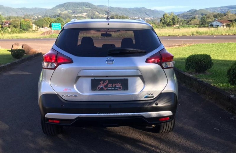 KICKS 1.6 16V FLEX SV PACK PLUS 4P XTRONIC - 2018 - BOM PRINCíPIO