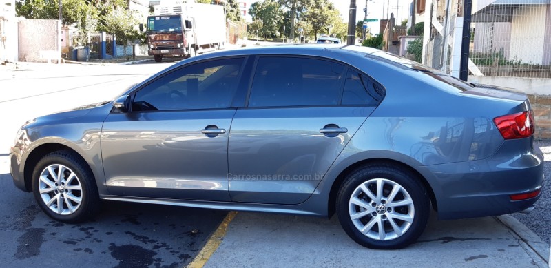 JETTA 2.0 COMFORTLINE FLEX 4P TIPTRONIC - 2014 - FARROUPILHA