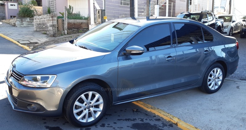 JETTA 2.0 COMFORTLINE FLEX 4P TIPTRONIC - 2014 - FARROUPILHA