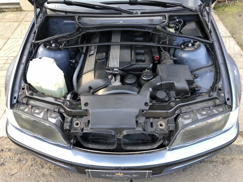 323I 2.5 TOP COMFORT SEDAN 24V GASOLINA 4P AUTOMÁTICO - 2001 - BENTO GONçALVES