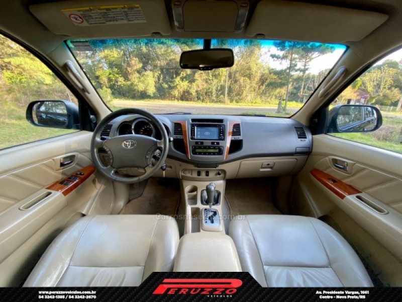 HILUX SW4 3.0 SRV 4X4 7 LUGARES 16V TURBO INTERCOOLER DIESEL 4P AUTOMÁTICO - 2011 - NOVA PRATA