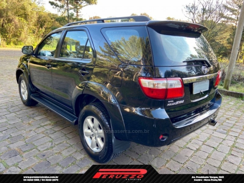 HILUX SW4 3.0 SRV 4X4 7 LUGARES 16V TURBO INTERCOOLER DIESEL 4P AUTOMÁTICO - 2011 - NOVA PRATA