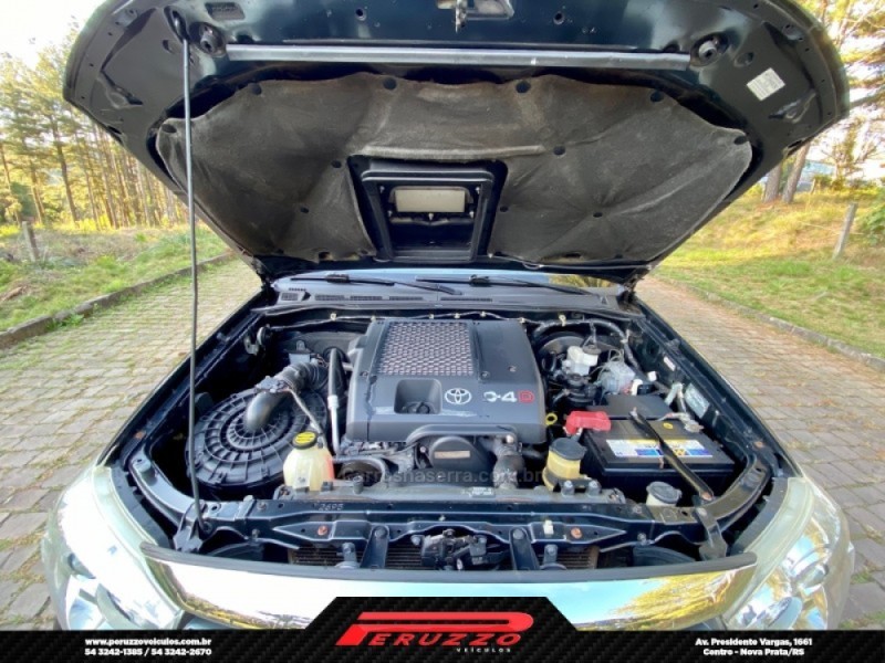 HILUX SW4 3.0 SRV 4X4 7 LUGARES 16V TURBO INTERCOOLER DIESEL 4P AUTOMÁTICO - 2011 - NOVA PRATA