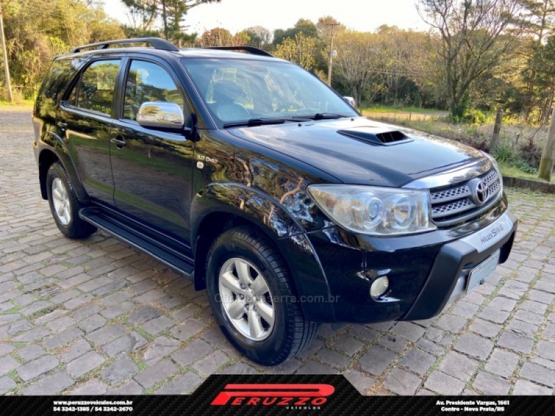 HILUX SW4 3.0 SRV 4X4 7 LUGARES 16V TURBO INTERCOOLER DIESEL 4P AUTOMÁTICO - 2011 - NOVA PRATA