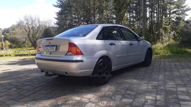 FOCUS 1.6 GL SEDAN 8V FLEX 4P MANUAL - 2005 - NOVA PRATA