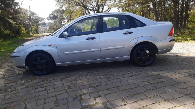 FOCUS 1.6 GL SEDAN 8V FLEX 4P MANUAL - 2005 - NOVA PRATA