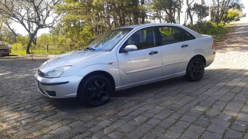 FOCUS 1.6 GL SEDAN 8V FLEX 4P MANUAL - 2005 - NOVA PRATA