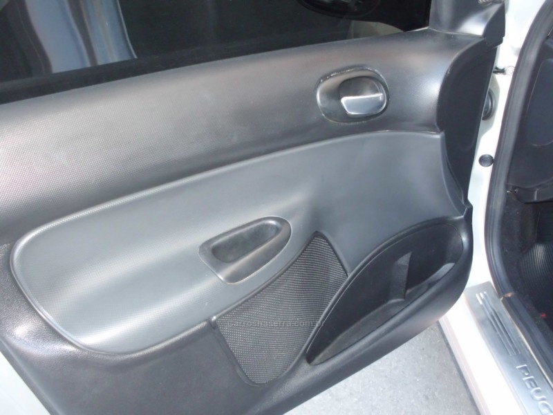 HOGGAR 1.4 XR FLEX 2P MANUAL - 2011 - FLORES DA CUNHA