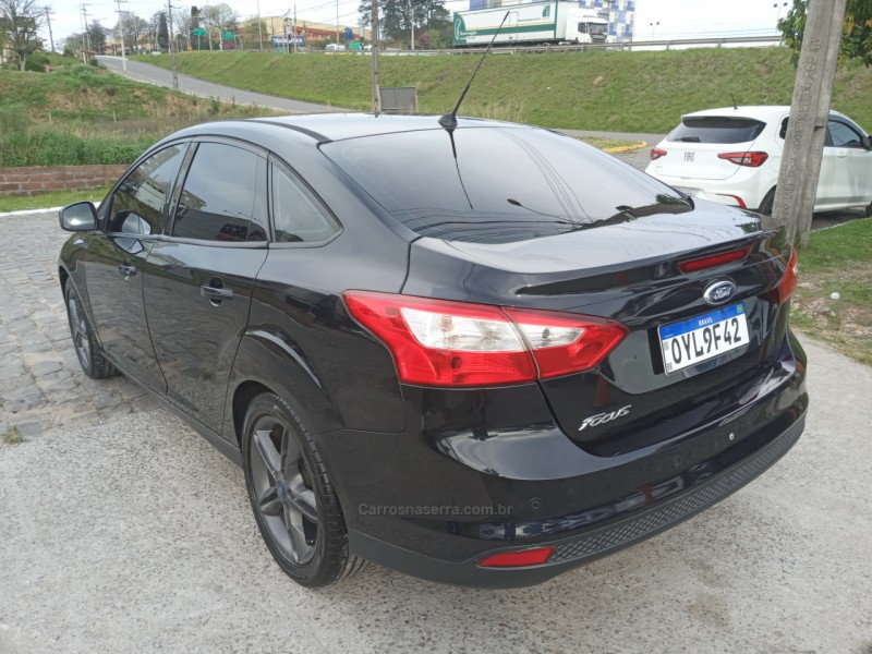 FOCUS 2.0 SE SEDAN 16V FLEX 4P AUTOMÁTICO - 2014 - FARROUPILHA