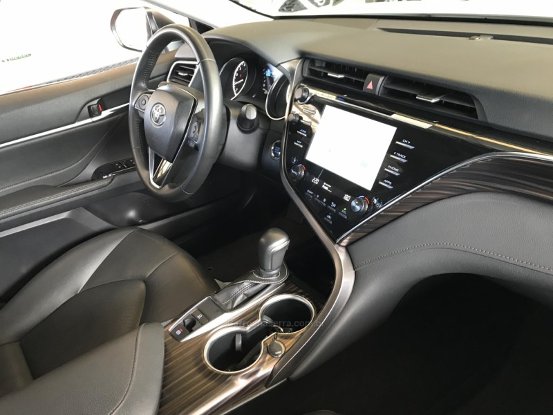 CAMRY 3.5 XLE V6 24V GASOLINA 4P AUTOMÁTICO - 2018 - FARROUPILHA
