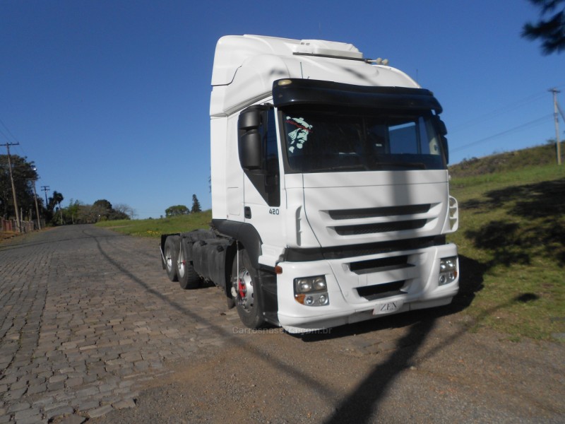 STRALIS HD 570-S42T 3 EIXOS - 2010 - GARIBALDI