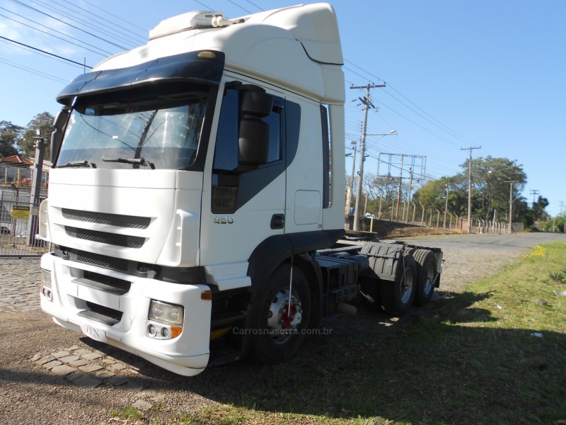 STRALIS HD 570-S42T 3 EIXOS - 2010 - GARIBALDI