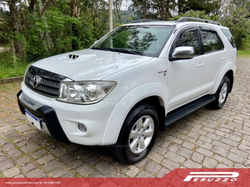 hilux sw4 3.0 srv 4x4 7 lugares 16v turbo intercooler diesel 4p automatico 2011 nova prata