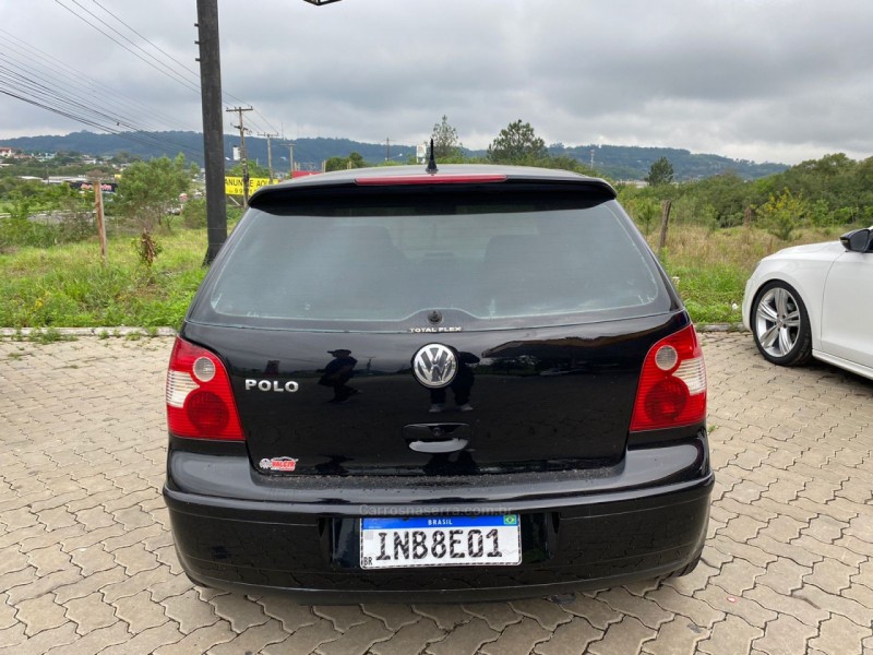 POLO 1.6 MI 8V GASOLINA 4P MANUAL - 2006 - PAROBé