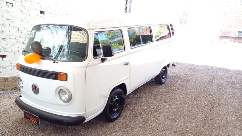 kombi 1.6 mi std lotacao 8v gasolina 3p manual 2005 caxias do sul