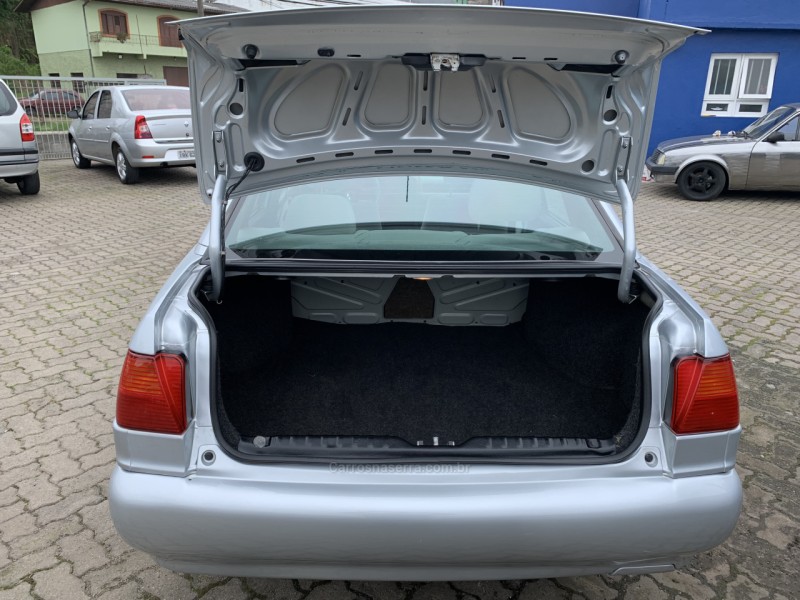SANTANA 2.0 MI 8V GASOLINA 4P MANUAL - 2003 - CAXIAS DO SUL