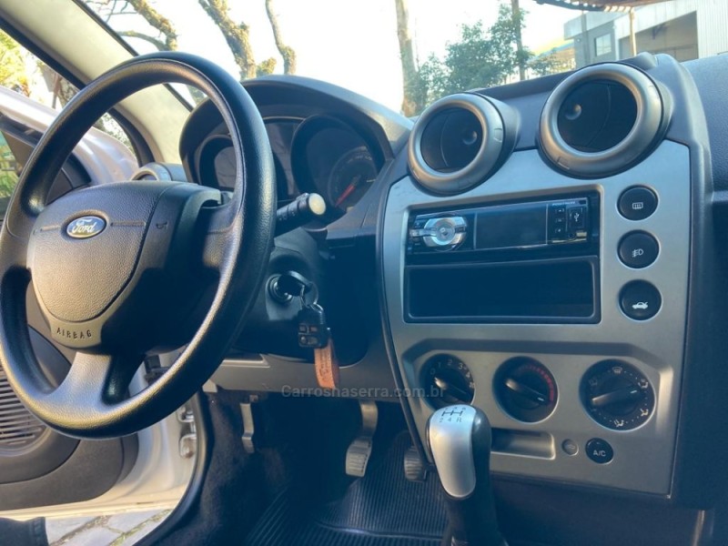 FIESTA 1.6 MPI CLASS SEDAN 8V FLEX 4P MANUAL - 2013 - CAXIAS DO SUL
