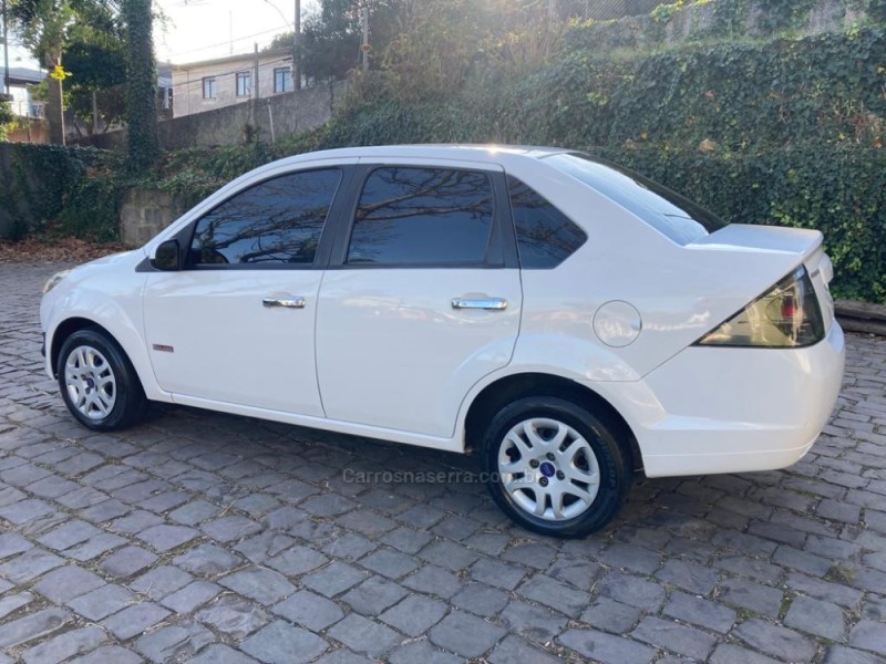 FIESTA 1.6 MPI CLASS SEDAN 8V FLEX 4P MANUAL - 2013 - CAXIAS DO SUL