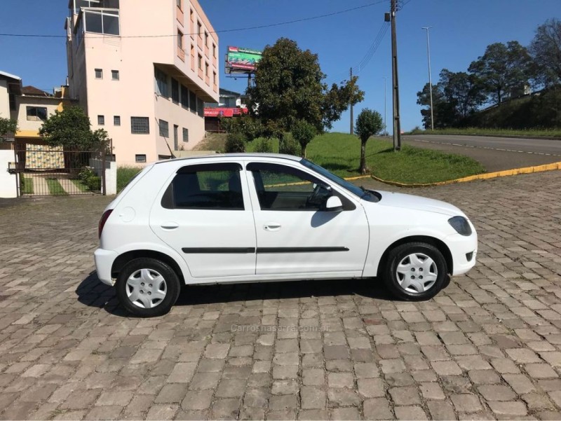 CELTA 1.0 MPFI LT 8V FLEX 4P MANUAL - 2013 - FARROUPILHA