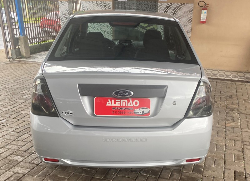 FIESTA 1.0 MPI PERSONNALITÉ SEDAN GASOLINA 4P MANUAL - 2013 - NOVA HARTZ
