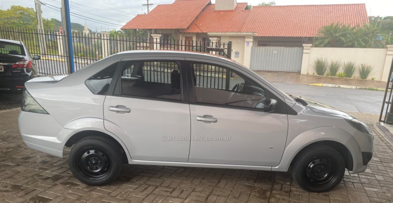 FIESTA 1.0 MPI PERSONNALITÉ SEDAN GASOLINA 4P MANUAL - 2013 - NOVA HARTZ