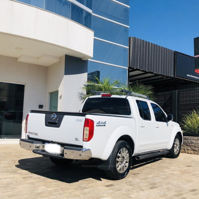 FRONTIER 2.5 SL 4X4 CD TURBO ELETRONIC DIESEL 4P AUTOMÁTICO - 2014 - GUAPORé