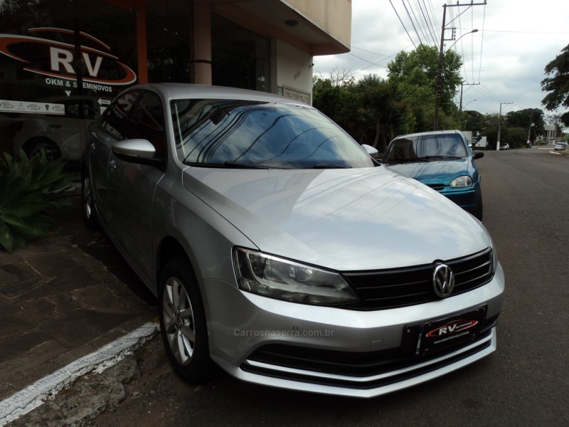 JETTA 2.0 TRENDLINE FLEX 4P TIPTRONIC - 2015 - CARLOS BARBOSA
