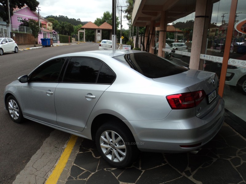 JETTA 2.0 TRENDLINE FLEX 4P TIPTRONIC - 2015 - CARLOS BARBOSA