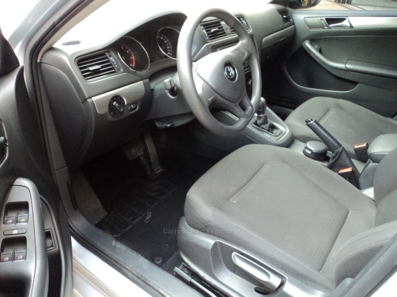 JETTA 2.0 TRENDLINE FLEX 4P TIPTRONIC - 2015 - CARLOS BARBOSA