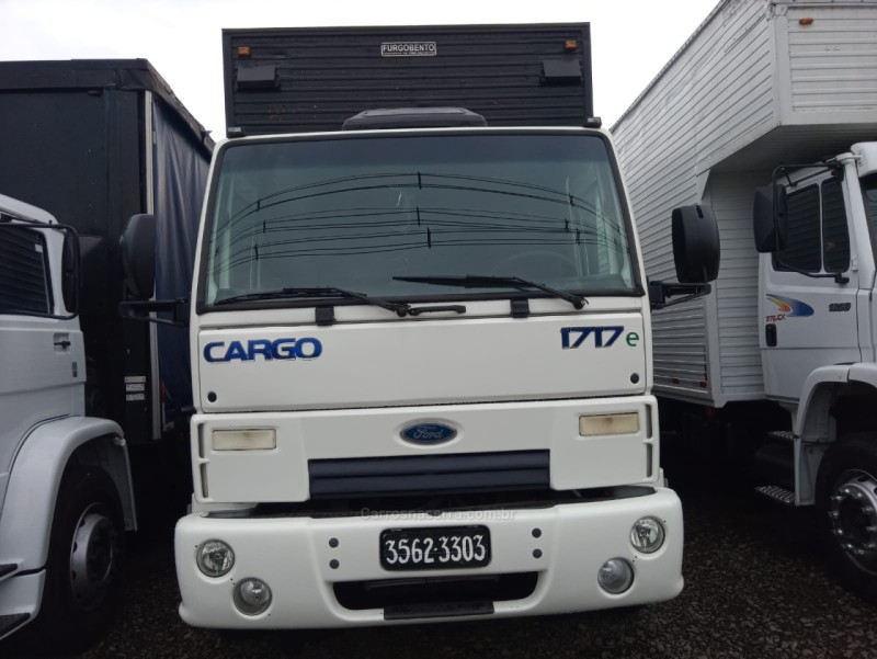 cargo 1717  2010 portao