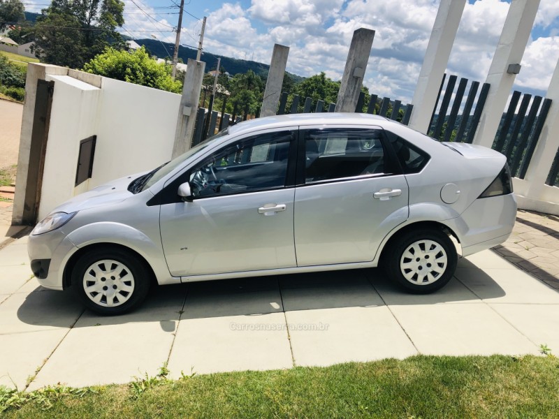 FIESTA 1.6 ROCAM SE SEDAN 8V FLEX 4P MANUAL - 2014 - NOVA PETRóPOLIS