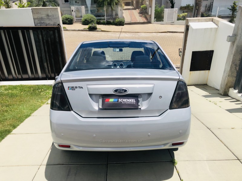 FIESTA 1.6 ROCAM SE SEDAN 8V FLEX 4P MANUAL - 2014 - NOVA PETRóPOLIS