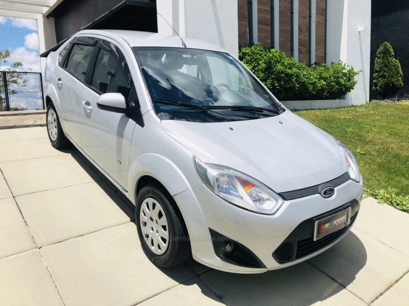 FIESTA 1.6 ROCAM SE SEDAN 8V FLEX 4P MANUAL - 2014 - NOVA PETRóPOLIS