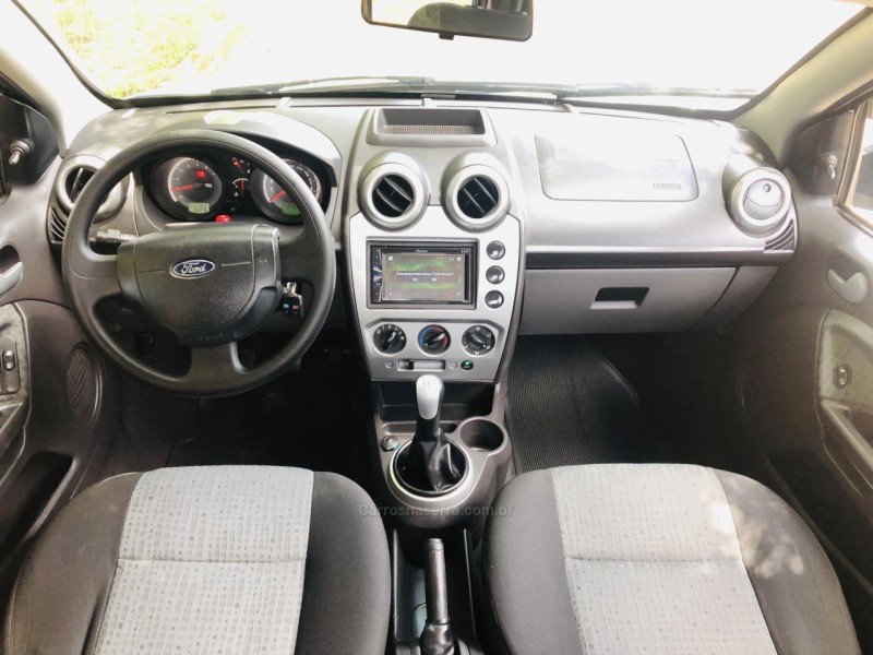 FIESTA 1.6 ROCAM SE SEDAN 8V FLEX 4P MANUAL - 2014 - NOVA PETRóPOLIS