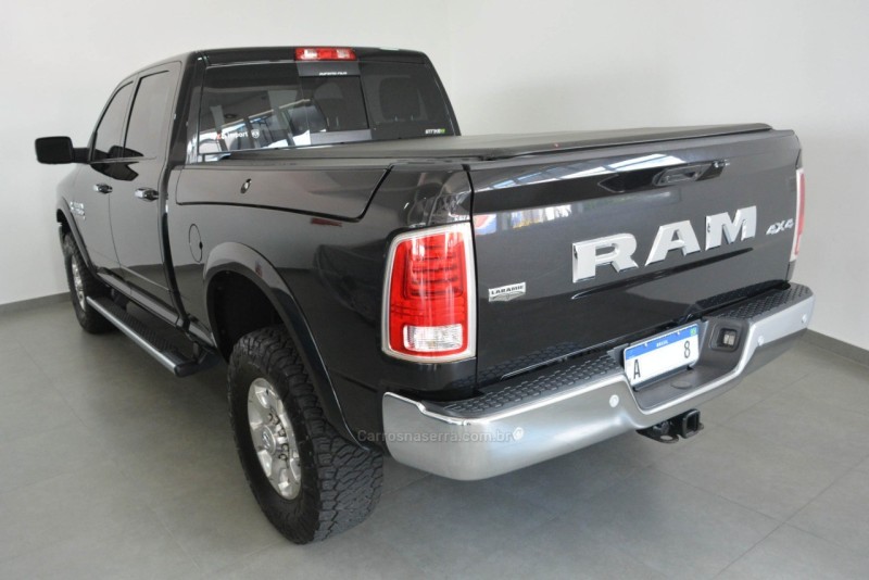 RAM 6.7 2500 LARAMIE 4X4 CD I6 TURBO DIESEL 4P AUTOMÁTICO - 2018 - FARROUPILHA