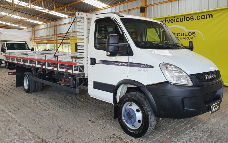 daily truck 70c17 2013 caxias do sul