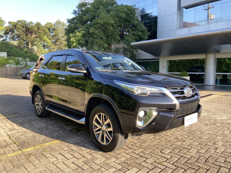 HILUX SW4 2.8 SRX 4X4 7 LUGARES 16V TURBO INTERCOOLER DIESEL 4P AUTOMÁTICO - 2017 - TAQUARA
