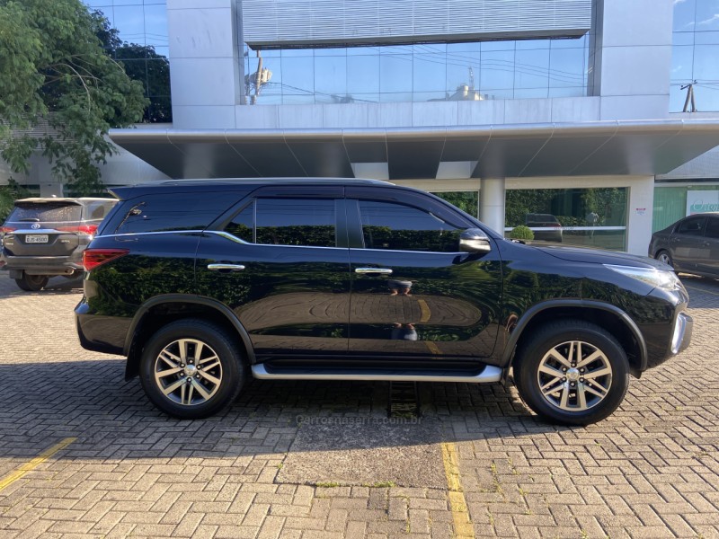 HILUX SW4 2.8 SRX 4X4 7 LUGARES 16V TURBO INTERCOOLER DIESEL 4P AUTOMÁTICO - 2017 - TAQUARA