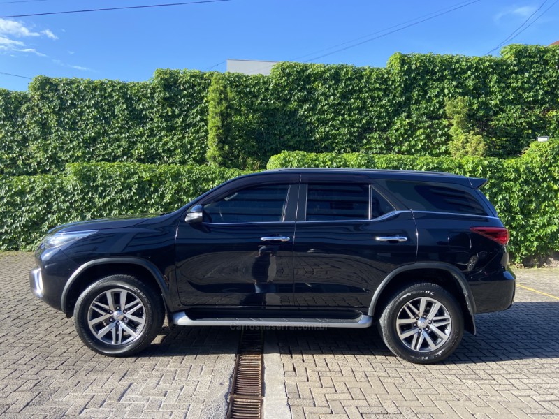 HILUX SW4 2.8 SRX 4X4 7 LUGARES 16V TURBO INTERCOOLER DIESEL 4P AUTOMÁTICO - 2017 - TAQUARA