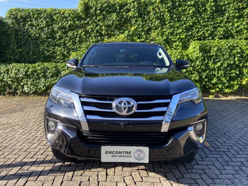 HILUX SW4 2.8 SRX 4X4 7 LUGARES 16V TURBO INTERCOOLER DIESEL 4P AUTOMÁTICO - 2017 - TAQUARA
