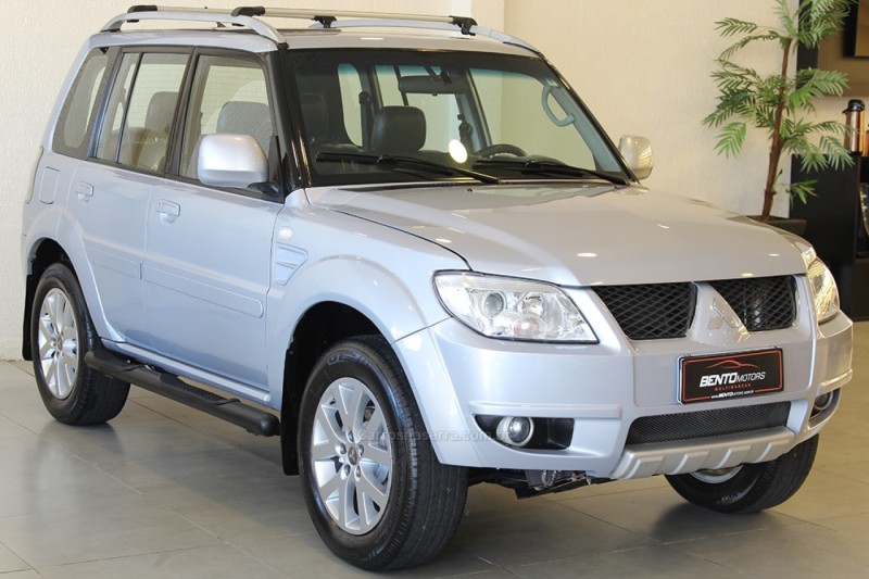 PAJERO TR4 2.0 4X4 16V 140CV FLEX 4P MANUAL - 2010 - BENTO GONçALVES