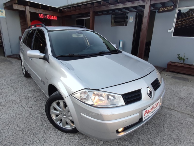 megane 1.6 dynamique grand tour 16v flex 4p manual 2012 caxias do sul